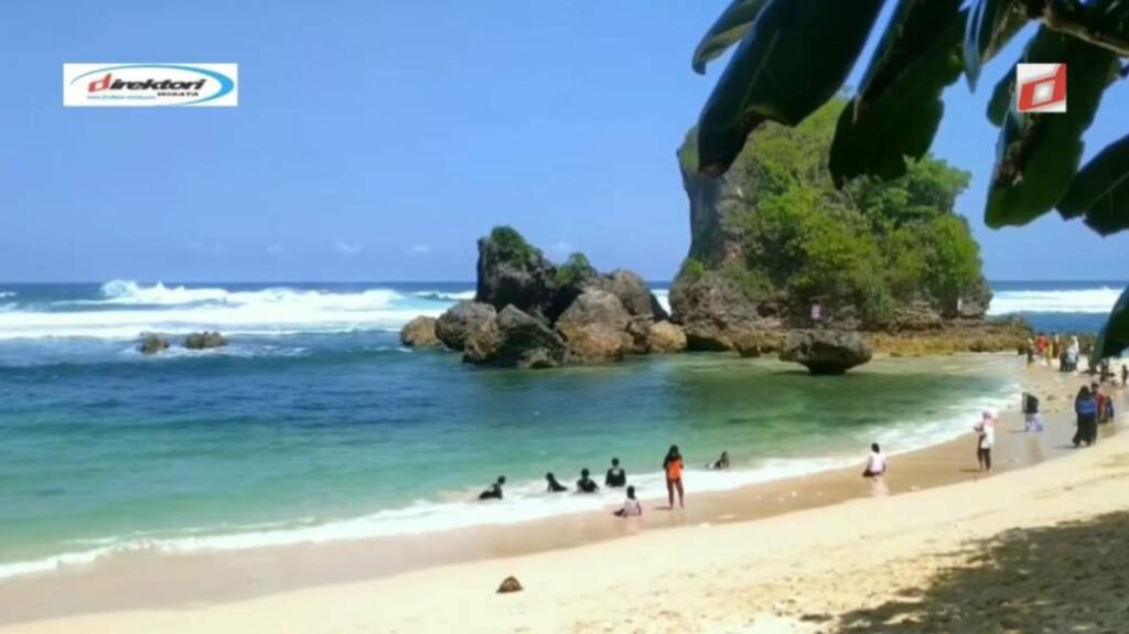 Sarana yang Ada di Teritori Wisata Pantai Watu Leter Malang