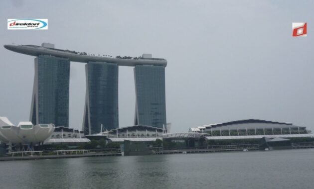 Bermalam di hotel eksklusif Marina Bay Singapura