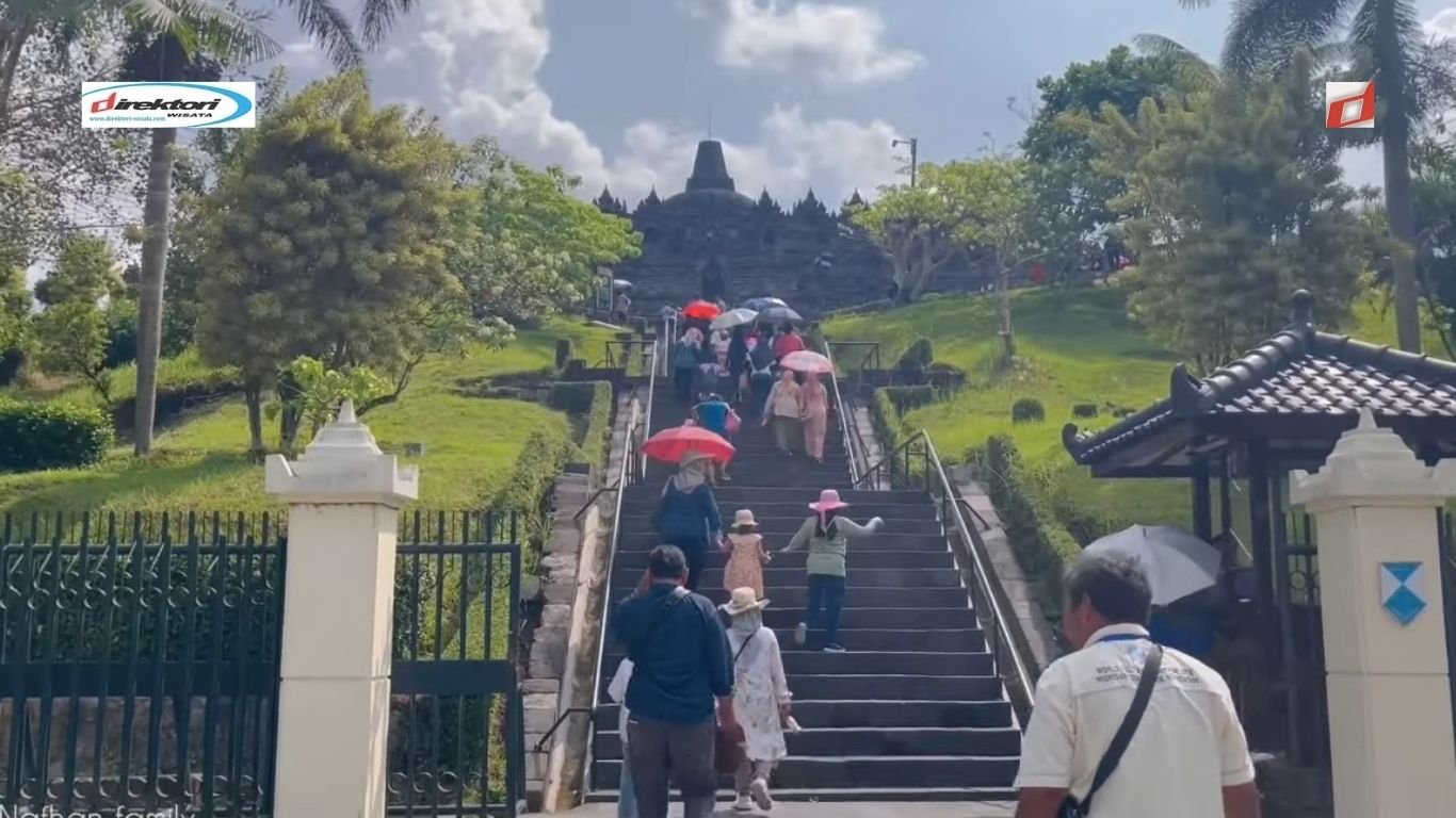 Candi Borobudur, Candi Buddha Paling besar di Dunia Favorite Pelancong