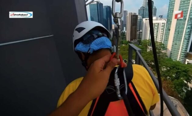Berjalan pada Atas Tower Walk Menara Kuala Lumpur
