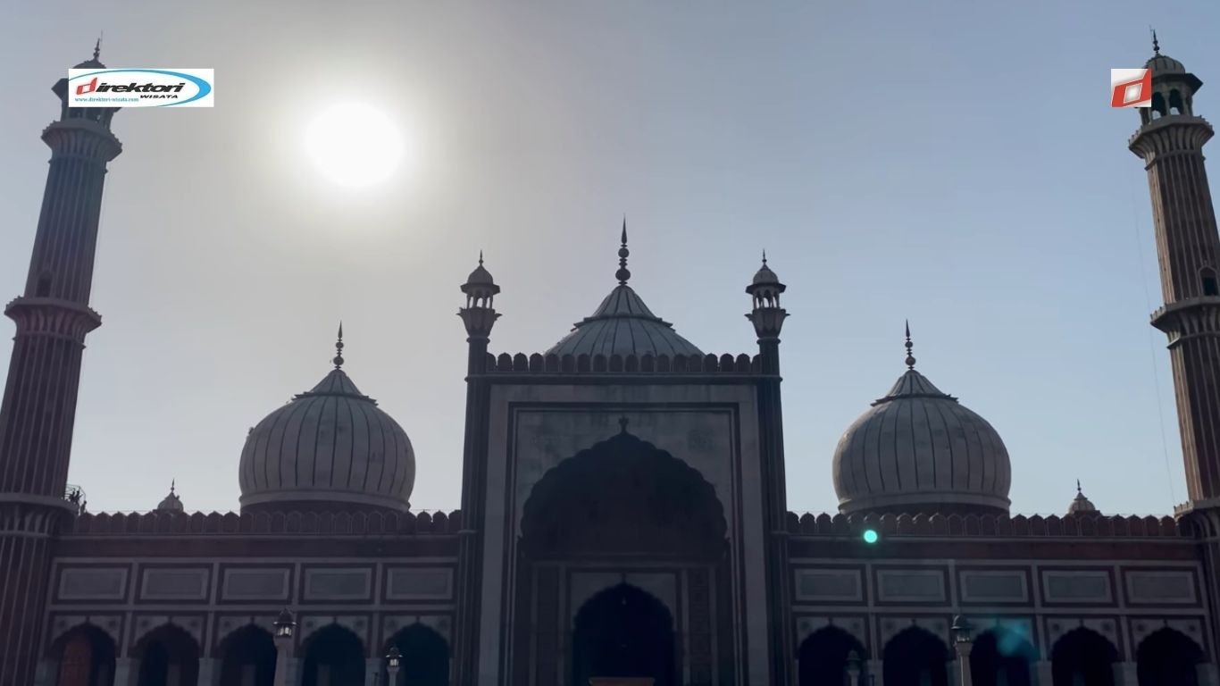 Masjid Lama: Wisata Religi Megah di New Delhi