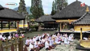 Makna Spiritual dan Upacara di Pura