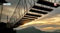 Menjelajahi Keindahan Jembatan Merah Putih di Dataran Tinggi Dieng