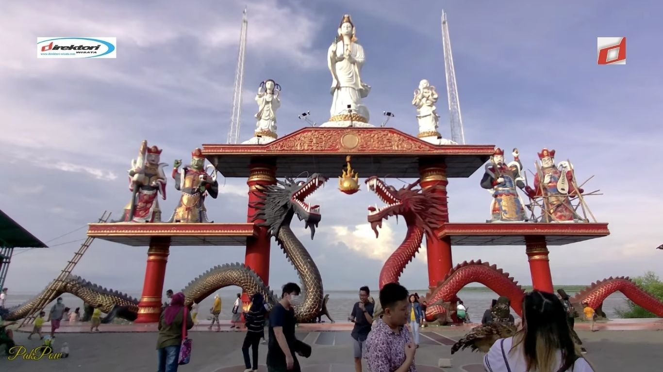 Kelenteng Sanggar Agung: Keindahan dan Keberagaman di Pantai Kenjeran