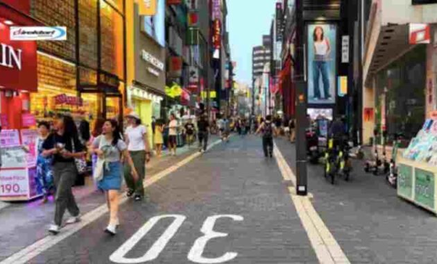 Myeongdong Shopping Street: Destinasi Wisata Belanja Paling Populer di Seoul