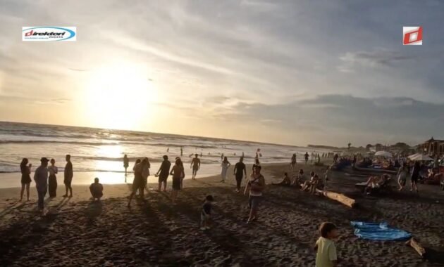 Pantai Batu Bolong: Keindahan Sunset yang Memukau