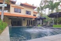 Villa Matanai Bali adalah pilihan sempurna untuk keluarga yang mencari akomodasi nyaman di Bali. Dengan fasilitas ramah anak, kolam renang pribadi, dan akses mudah ke berbagai objek wisata, villa ini memberikan pengalaman liburan yang tak terlupakan. Dikelilingi oleh keindahan alam dan menawarkan layanan penitipan anak, Villa Matanai memastikan kenyamanan bagi orang tua sekaligus kesenangan bagi anak-anak. Rasakan suasana tropis yang tenang dan nikmati berbagai aktivitas menarik di sekitar villa. Pilih Villa Matanai untuk liburan Anda selanjutnya di Bali dan buat momen berharga bersama keluarga.